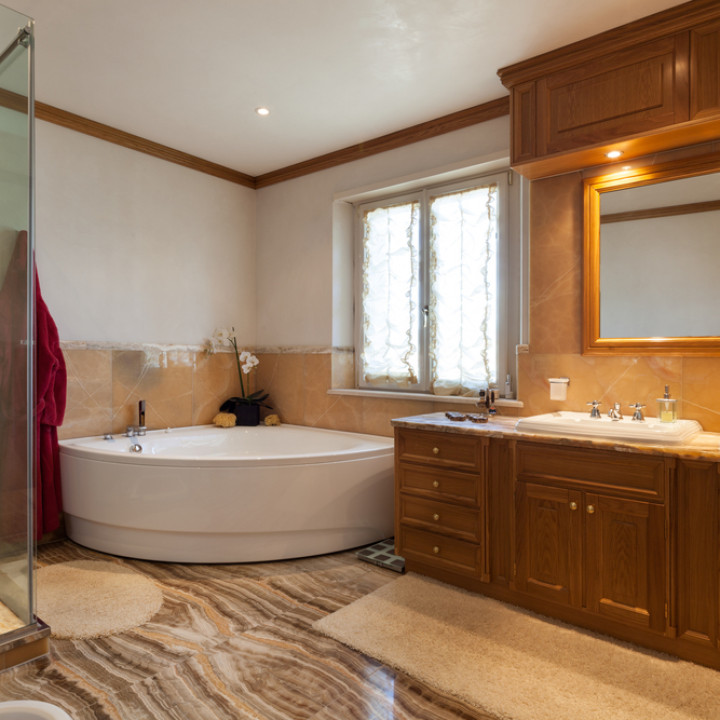 Custom Cabinets for Your Bathroom In Lake Forest California