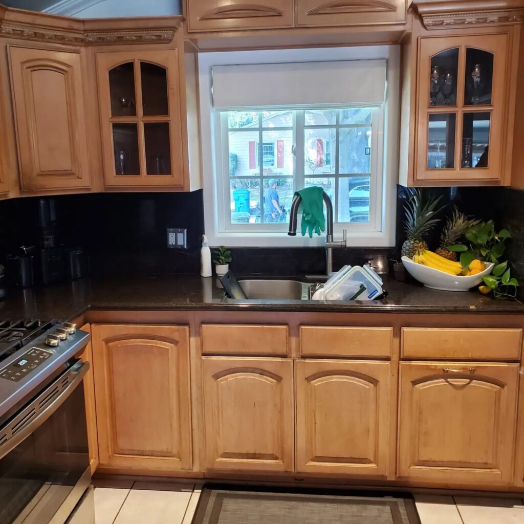 Cabinet Refinishers in Lake Forest 