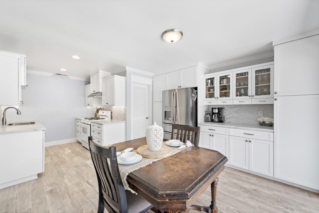 Crown molding and craftsman-style door casings in a modern Mission Viejo condo dining room